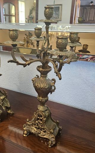 Orologio e lampadari in bronzo dorato
