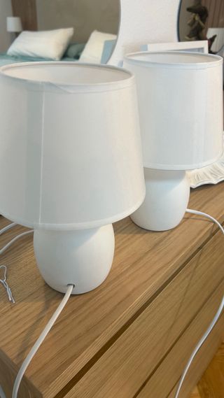 2 Lámparas mesita noche blancas