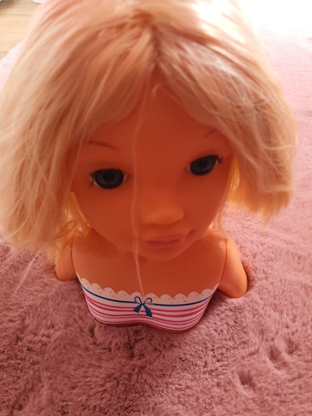 muñeca de niñas para maquillar