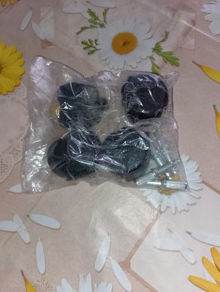 4 Ruote girevoli + pistoncini