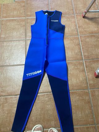 Neopreno Typhoon talla XL. Unisex