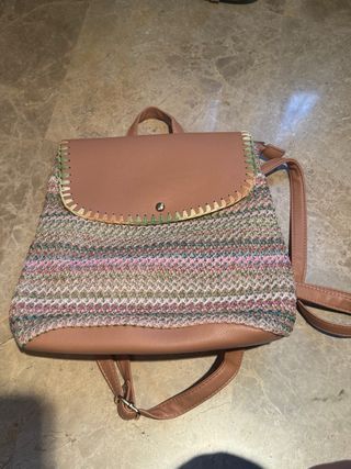Mochila marrón y rosa