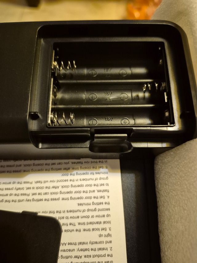 Puerta automática para pollitos