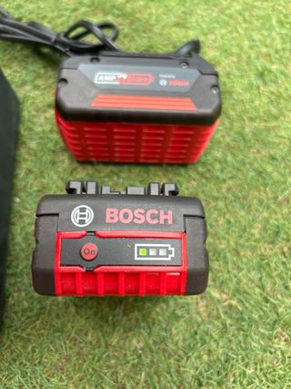 Bosch GAL 18V-40 Professional: Cargador y Baterias