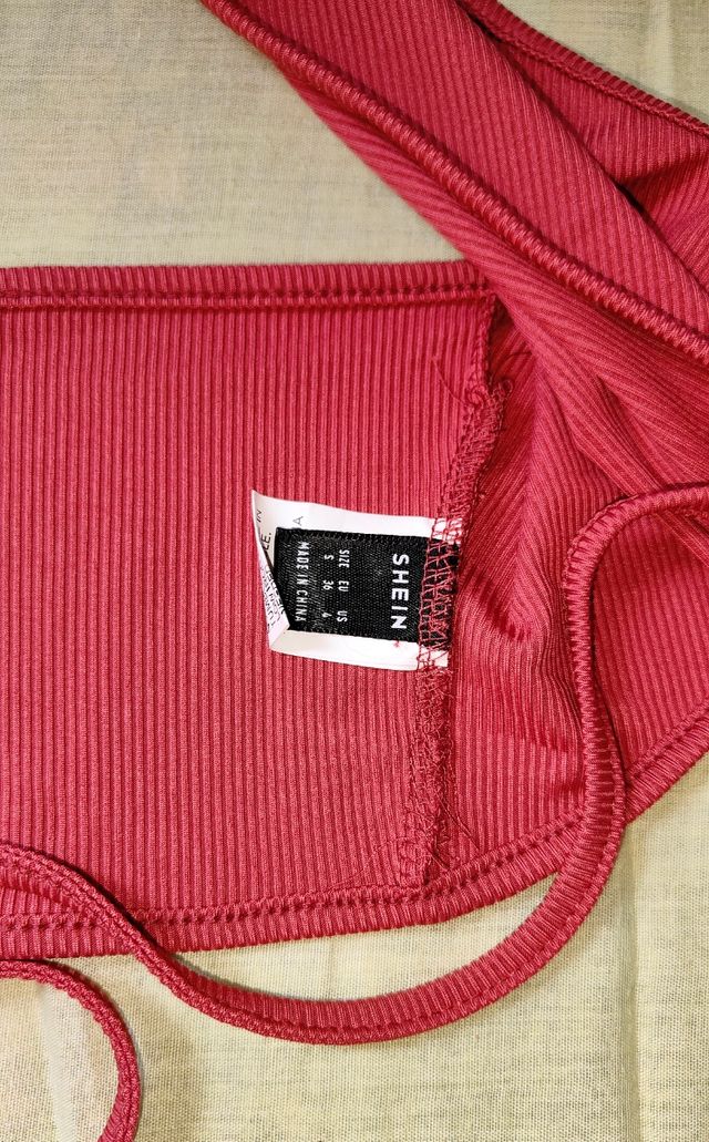 Top rojo cruzado Shein