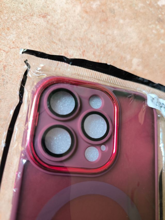 Cover iPhone 15 Pro MagSafe Vetrini Bordeaux