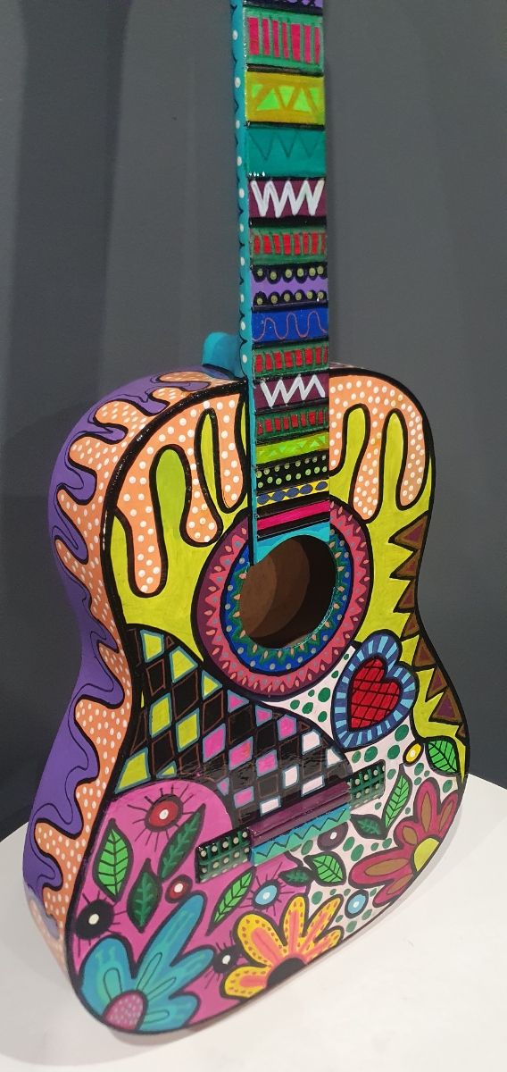 Guitarra pintada a mano