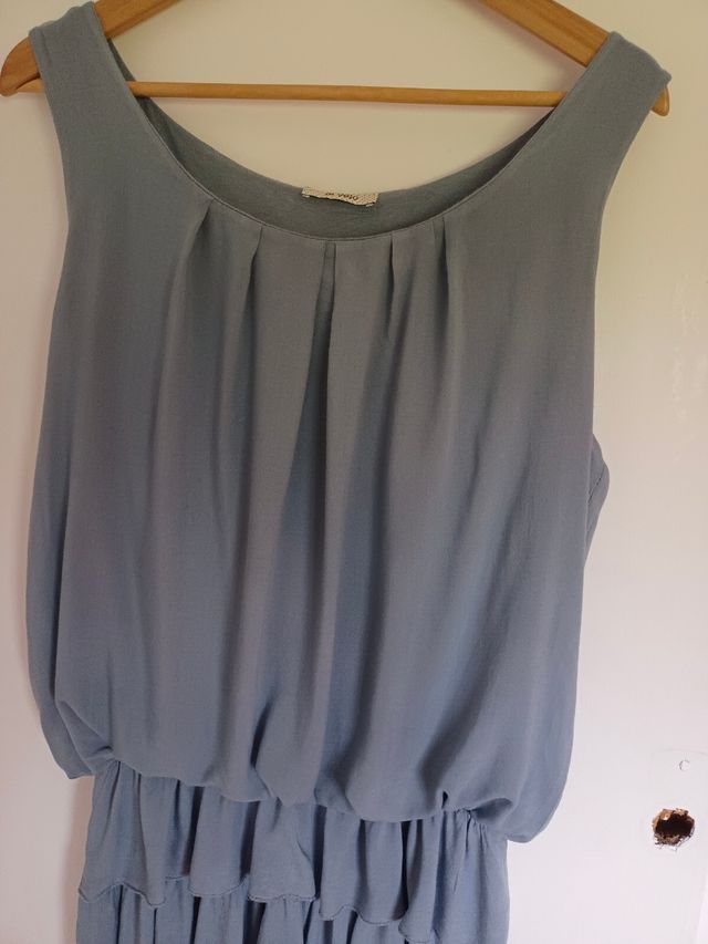 La talla se corresponde con una 36-38