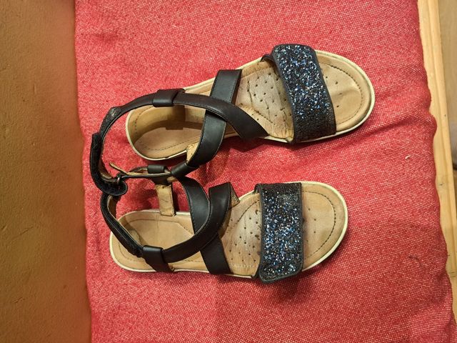 Sandalias Geox niña negras c/glitter
