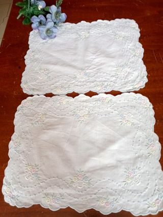 Trittico centri ricamato a mano