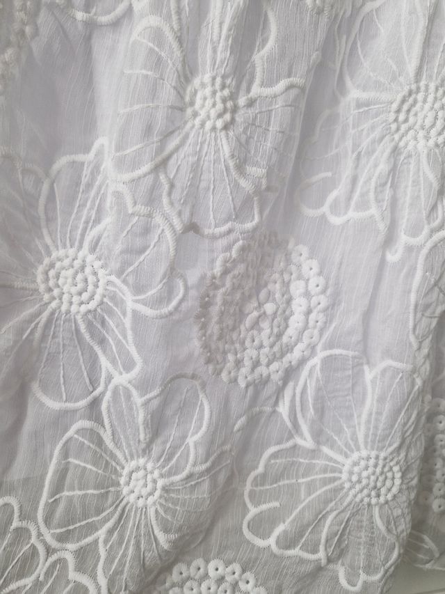 Canotta bianca ricamata