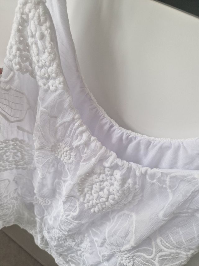 Canotta bianca ricamata