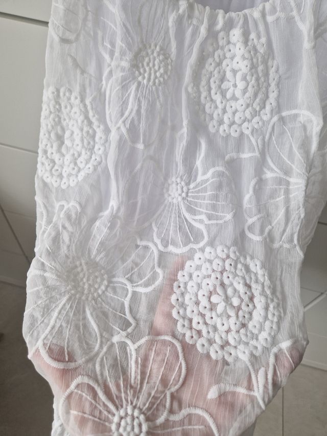 Canotta bianca ricamata