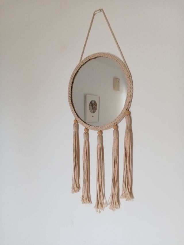 Espejo de macramé beige
