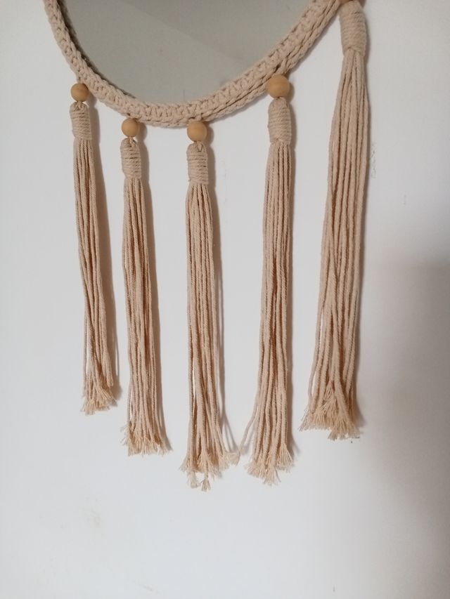 Espejo de macramé beige