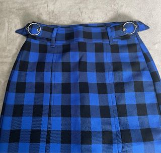 Falda de tubo cuadros azul Bershka talla S. 