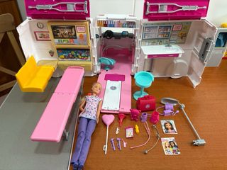 Barbie Ambulancia y Clínica + muñeca