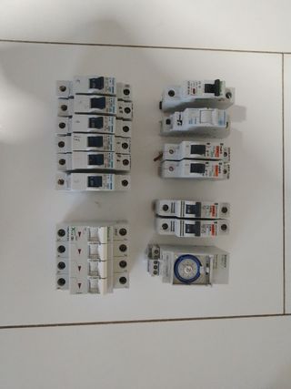 Lote interruptores automáticos 6+4uds