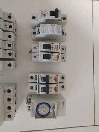 Lote interruptores automáticos 6+4uds