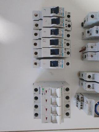 Lote interruptores automáticos 6+4uds