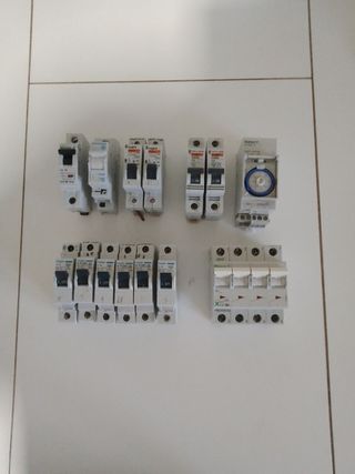 Lote interruptores automáticos 6+4uds