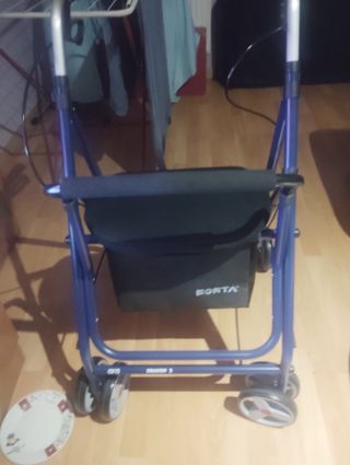 Andador con ruedas 