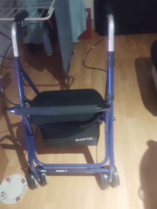 Andador con ruedas 