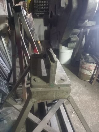 Cizalla chapa manual con caballete.