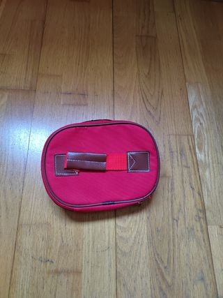 Mochila roja pequeña