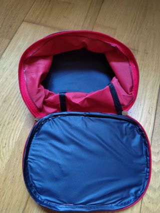 Mochila roja pequeña