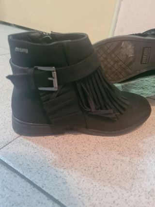 Botines Mustang negros, talla 36