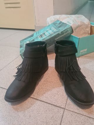 Botines Mustang negros, talla 36