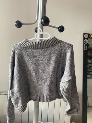 Suéter corto gris con Angel morado