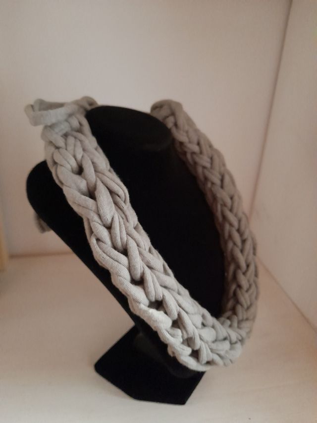 Collana uncinetto col.mastice