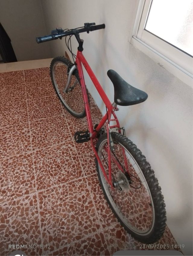 Bicicleta montaña adulto roja