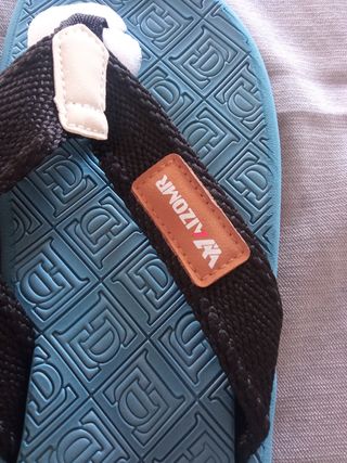 Chanclas AIZOMR azules y negras talla 43