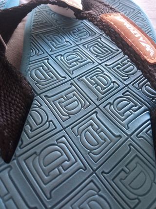 Chanclas AIZOMR azules y negras talla 43