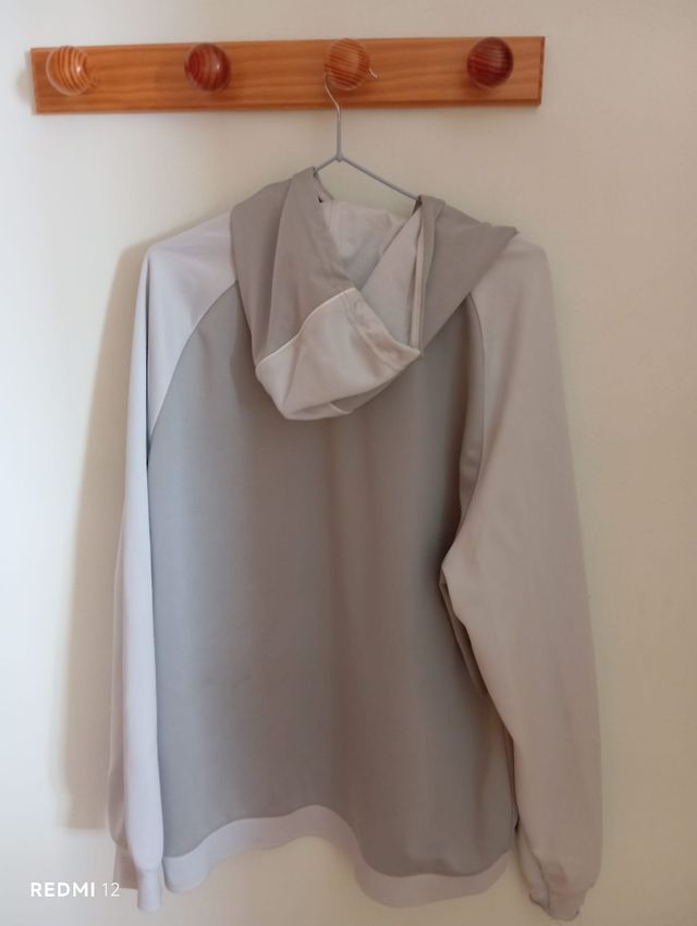 Sudadera Nike gris - Logo reflectante