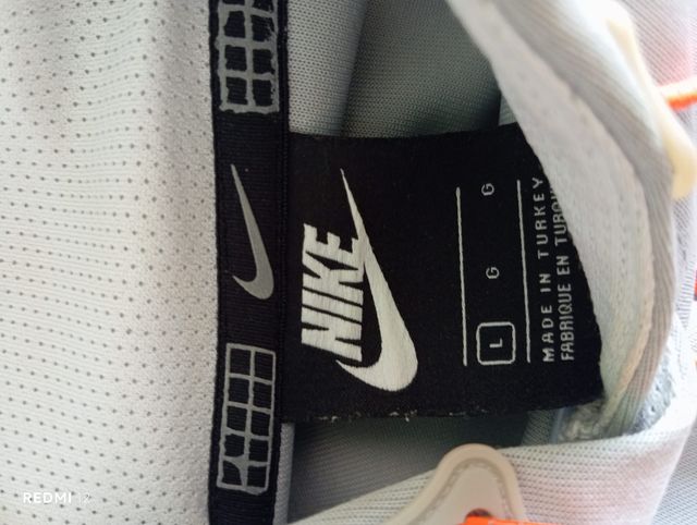 Sudadera Nike gris - Logo reflectante