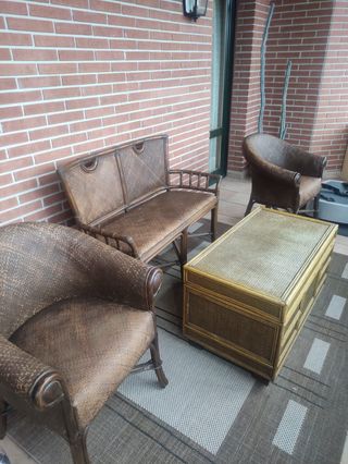 Conjunto 2 sillas + mesa + banco + revistero