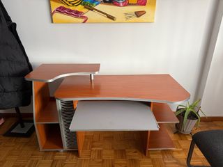 Escritorio de estudio marrón y gris