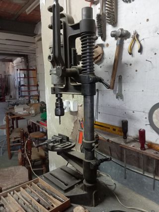 Taladro Grande de Columna Antiguo con brocas