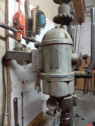 Taladro Grande de Columna Antiguo con brocas