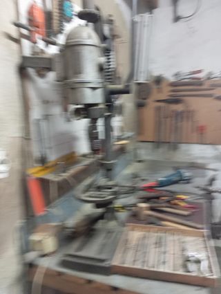 Taladro Grande de Columna Antiguo con brocas