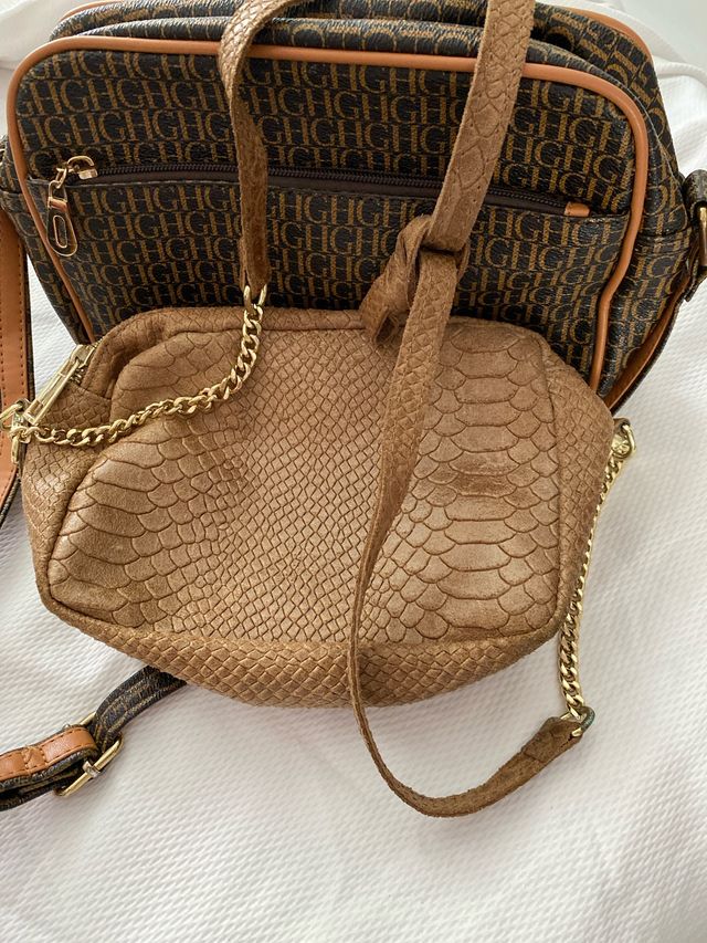 2 bolsos marrones seminuevos.