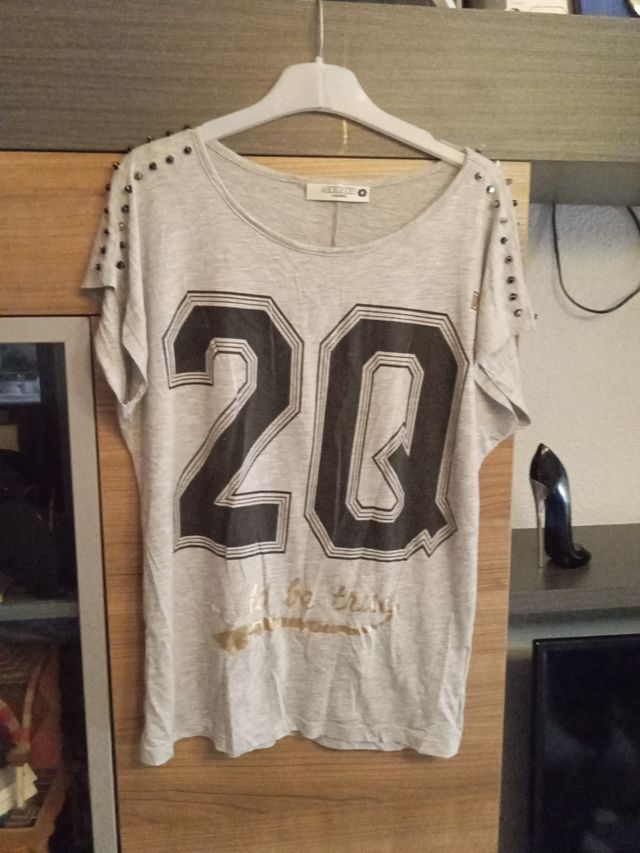 Camiseta gris con tachuelas - Talla única