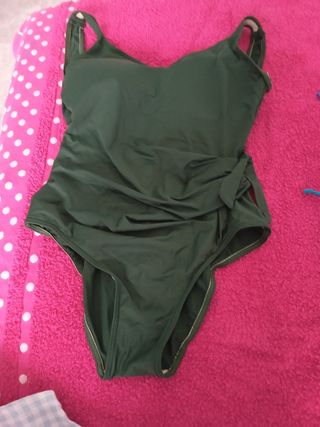 Bañador verde oliva elegante