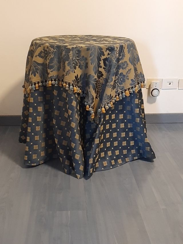 Tavolino tondo table habillee in seta
