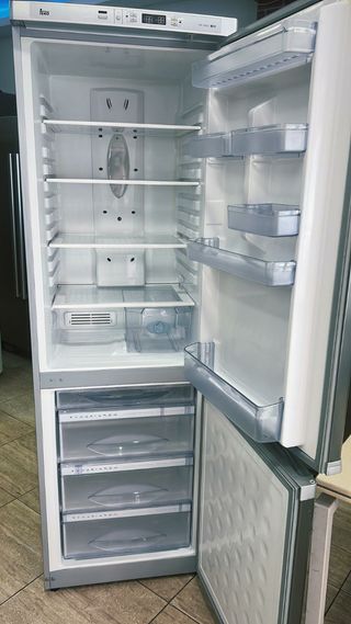Nevera combi marca teka  no frost clase A+ buen es