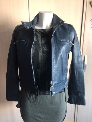 Chaqueta cuero Bershka azul marino T-36